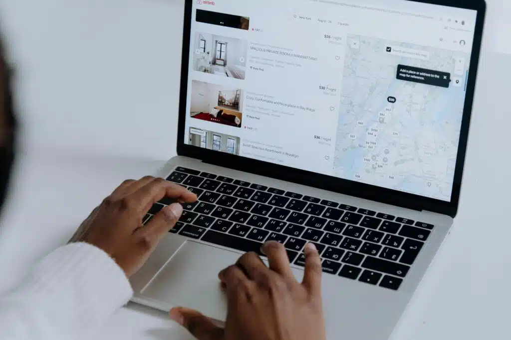 SEA 1 Recherche d'annonces via SEA sur un ordinateur